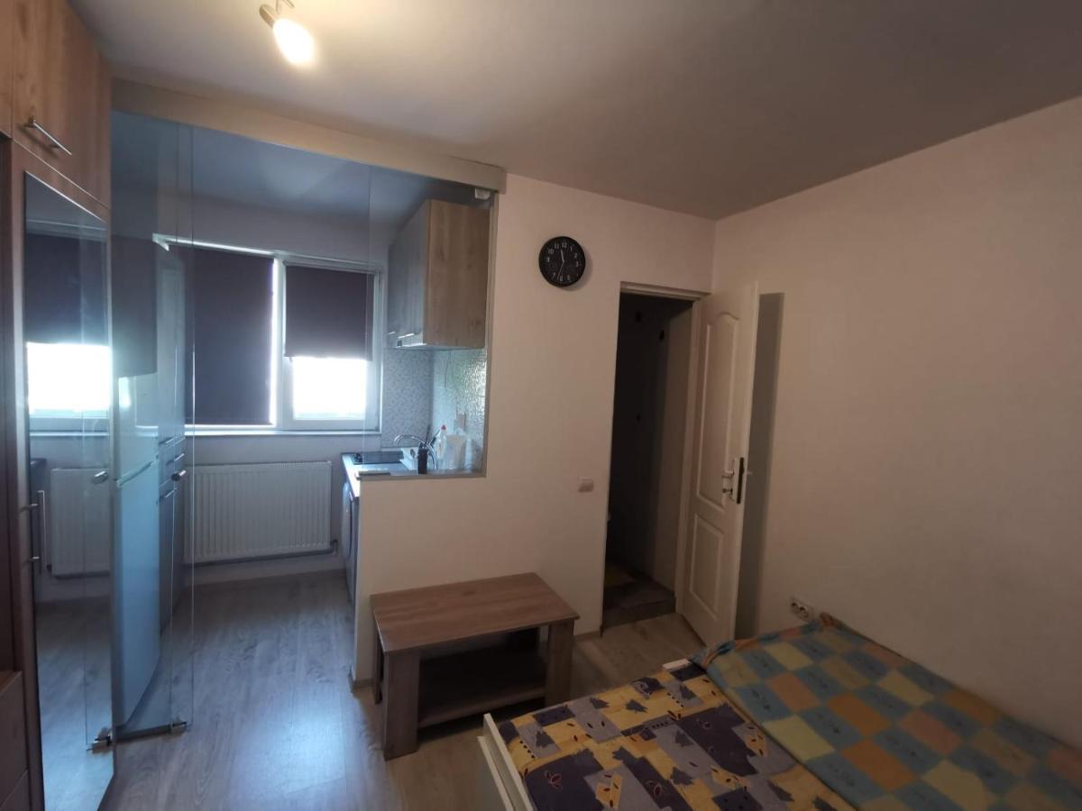 Holidays Inn Studio Bukurešť Exteriér fotografie